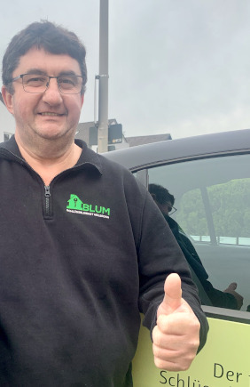 Monteur für Schlüsselnotdienst Heilbronn bei der Arbeit Monteur für Schlüsseldienst Heilbronn bei der Arbeit